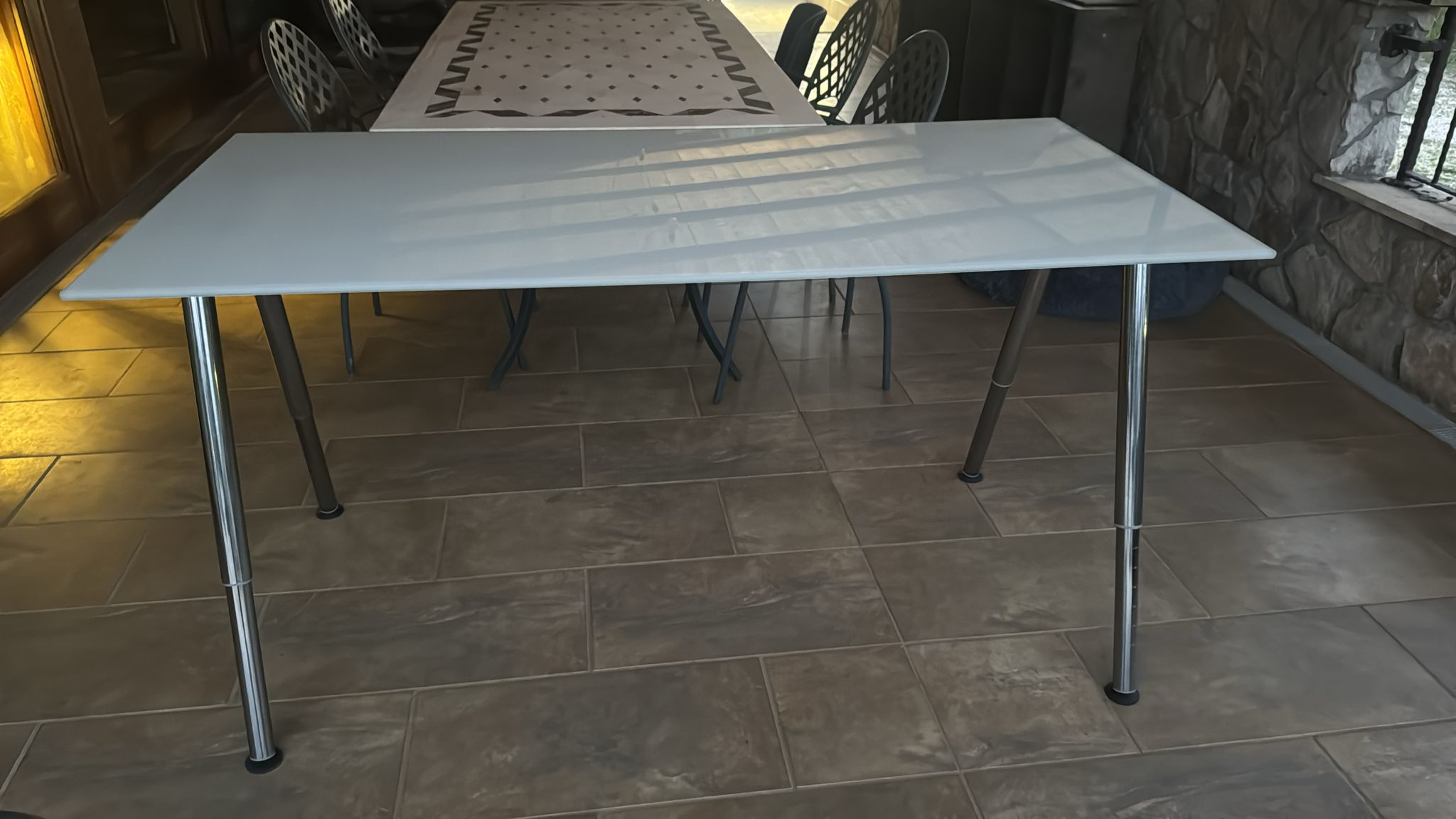 tavolo-ufficio-di-vetro-opaco